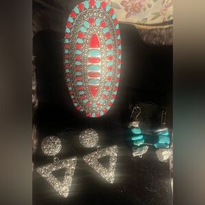 💙❤️Beautiful, bold, statement silver jewelry bundle with striking style.